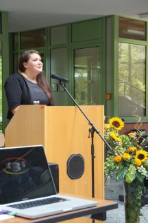 Als Vertreterin der Abschlussschüler erheiterte Amelie Ortlauf das Publikum mit einer spritzigen Rede...

Bilder von der Abschlussfeier des Schuljahres 2013/14 am 29.07.2014.
