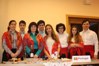 Comenius-Treffen in Dobruska, CZ
Im Bild:
Die portugiesische Gruppe in Landestracht