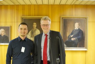 Comenius-Treffen in Bayreuth
Im Bild: Beim Empfang im Rathaus begrüßte Bürgermeister Ebersberger die Gäste, Projektleiter Martin Kolb übernahm die Übersetzung.