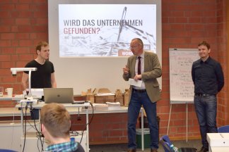 Schulleiter Bernhard Grünewald begrüßte  Herrn Spancken und bedankte sich, dass die KBS eine der wenigen Schulen deutschlandweit ist, die einen solchen Workshop anbieten durfte.