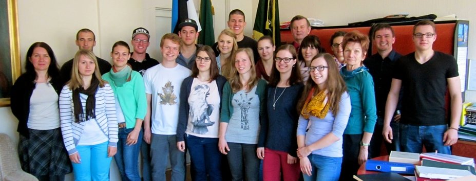 Die deutsche Gruppe beim offiziellen Empfang durch den Schulleiter der Tallinna Majanduskool, Herrn Täht.
