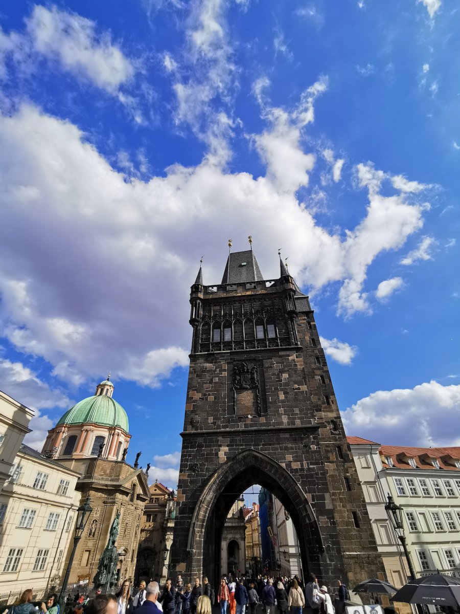 Eingang zur Brücke