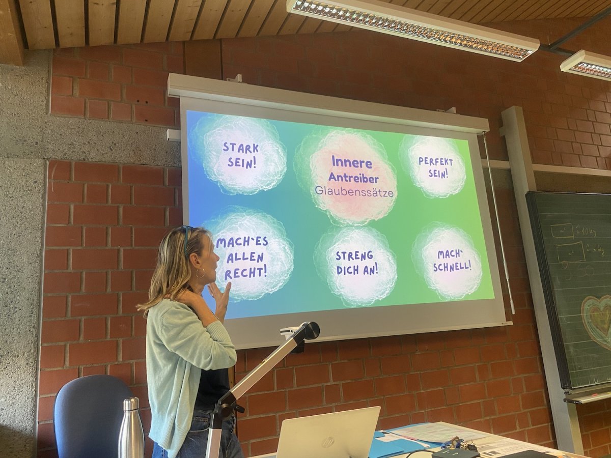 Seminar Stressmanagement der WVF 12a im Schuljahr 24/25 mit Claudia Reed-H&uuml;bsch