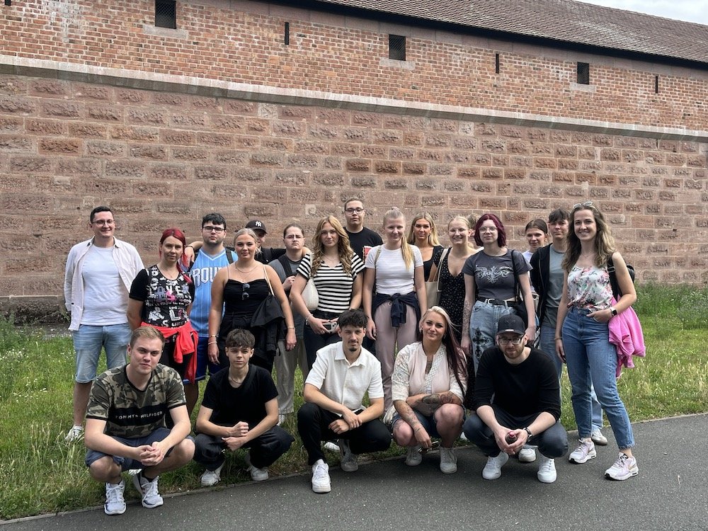 Gruppenbild WBM 10b vom Wandertag der Kaufleute für Büromanagement nach Nürnberg